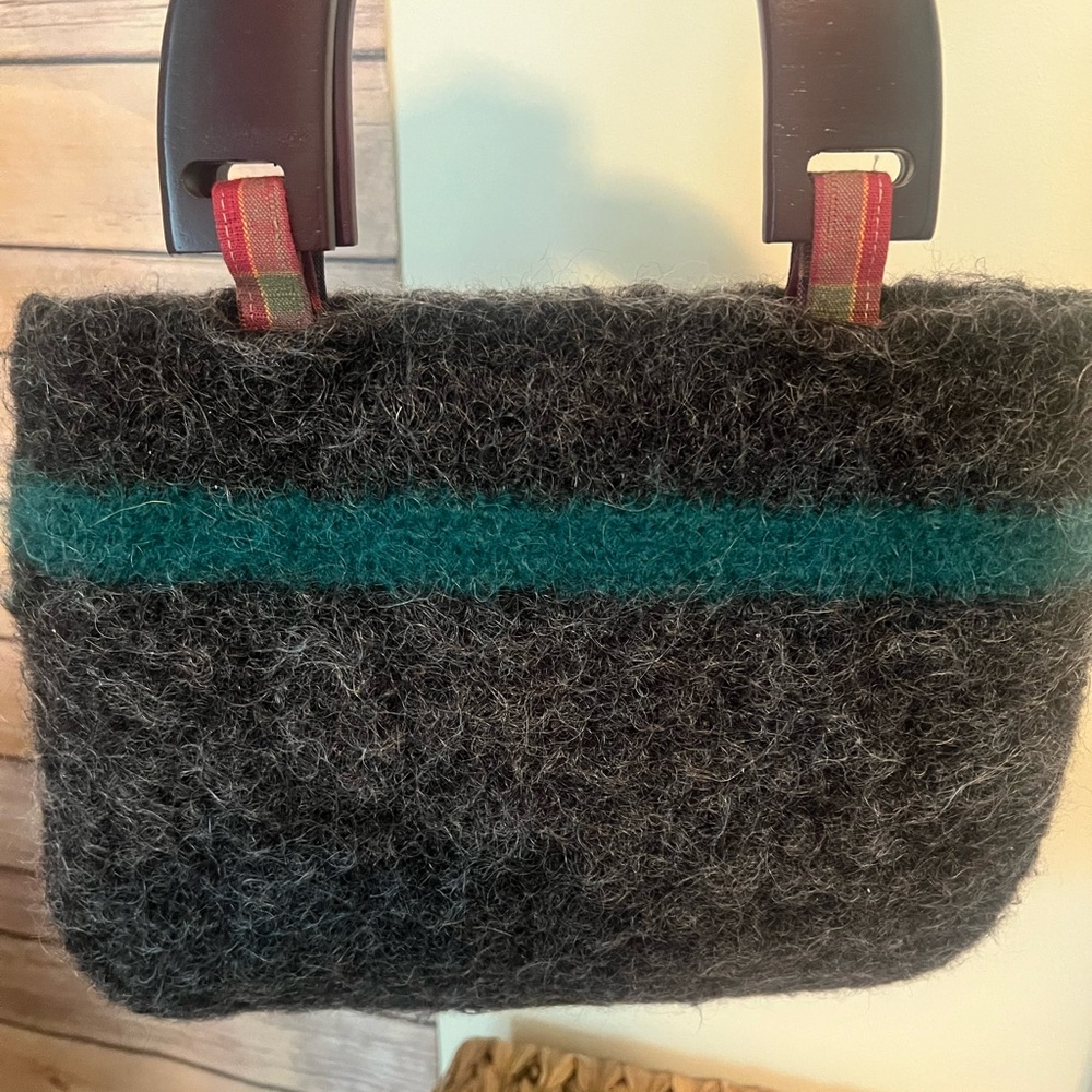 Handmade, Gray and Green Wool Handbag - Picture 3 of 4